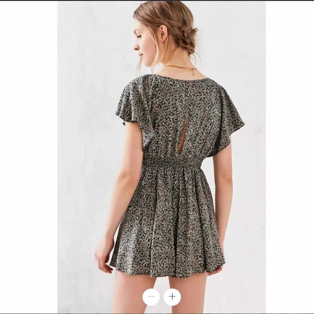 Urban Outfitters Kimchi Blue Jodi Flutter Sleeve Romper Festival Fairy Boho - Picture 5 of 15
